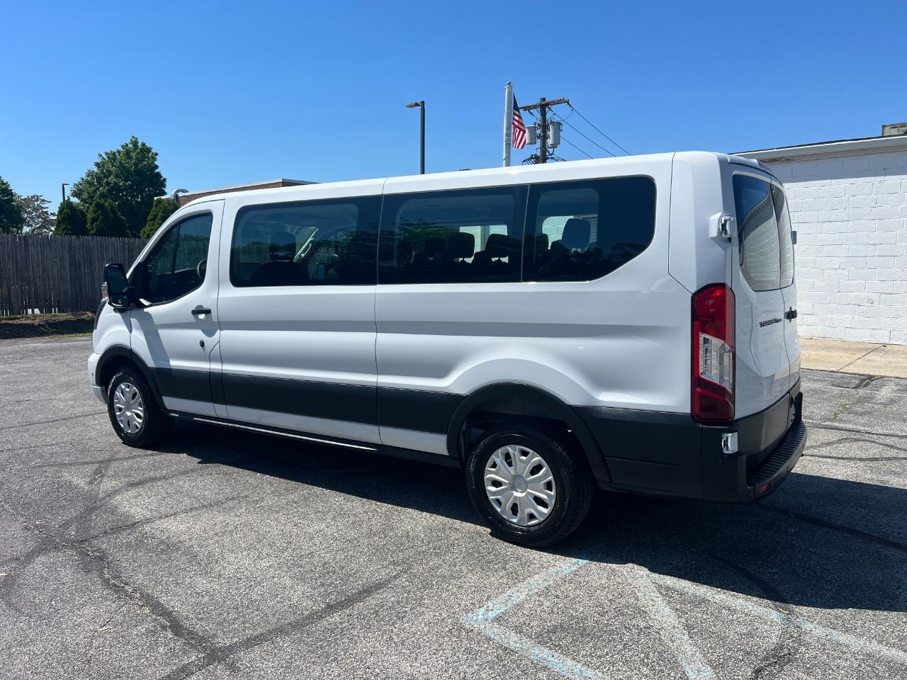 Ford Transit 350 Wagon Low Roof XL w/Sliding Pass. 148-in. WB 2026