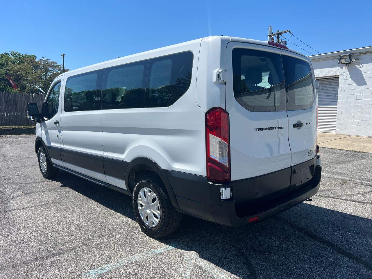 Ford Transit 350 Wagon Low Roof XL w/Sliding Pass. 148-in. WB 2026