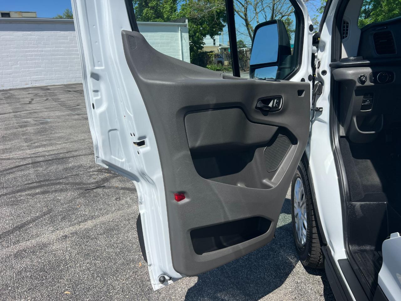 Ford Transit 350 Wagon Low Roof XL w/Sliding Pass. 148-in. WB 2026