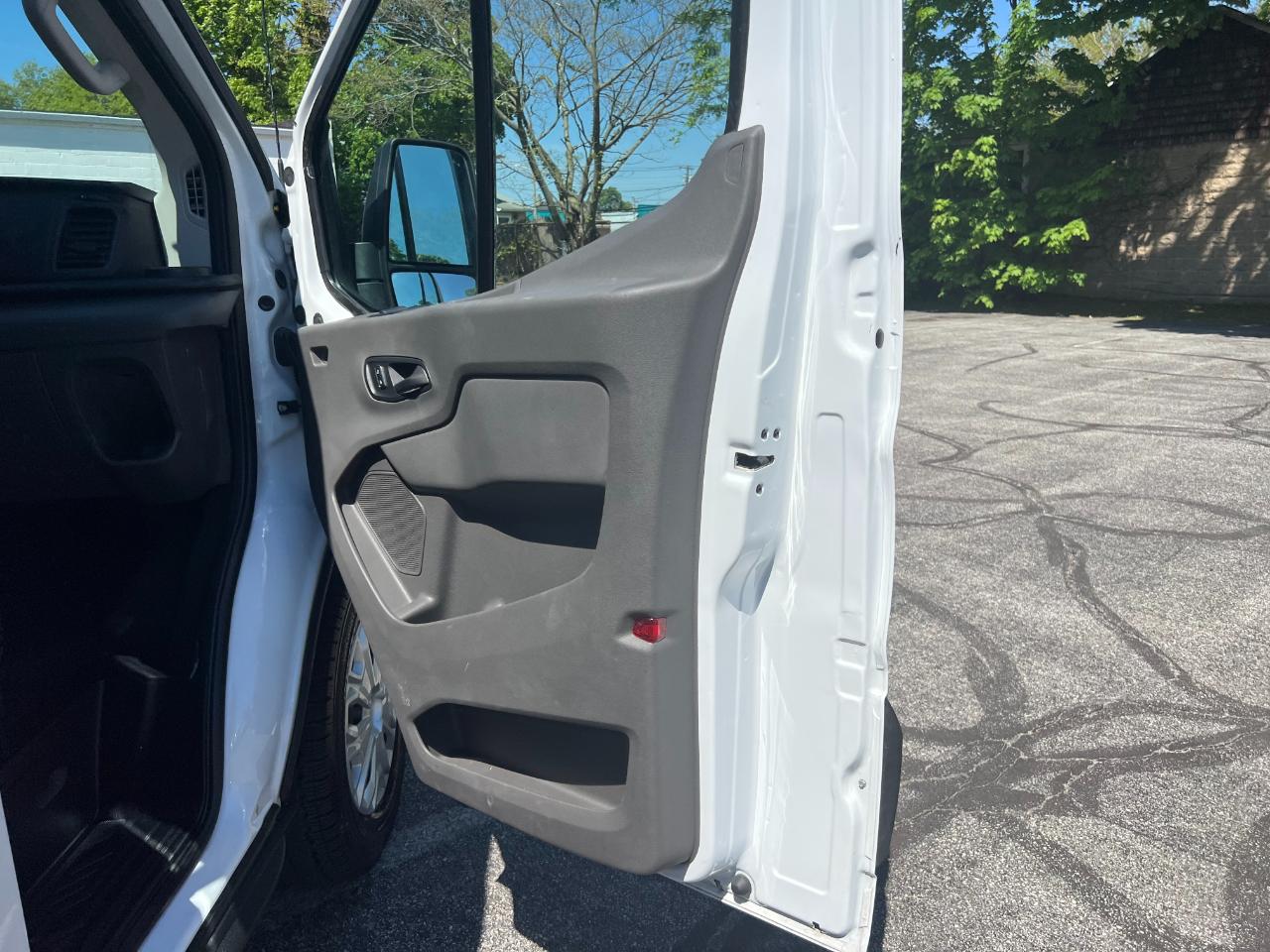 Ford Transit 350 Wagon Low Roof XL w/Sliding Pass. 148-in. WB 2026