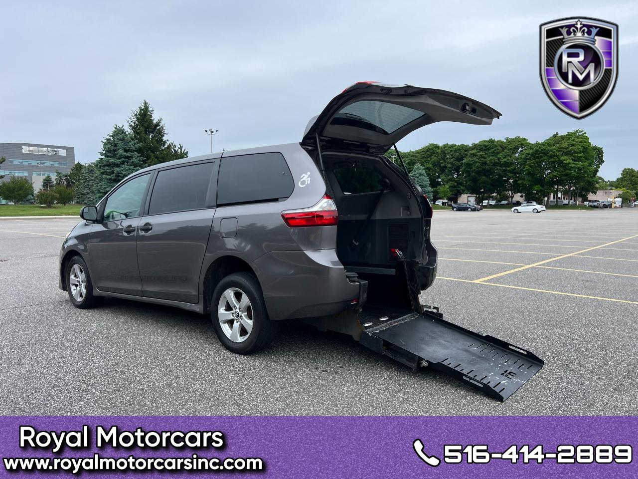 Toyota Sienna LE 7-Passenger Mobility 2020