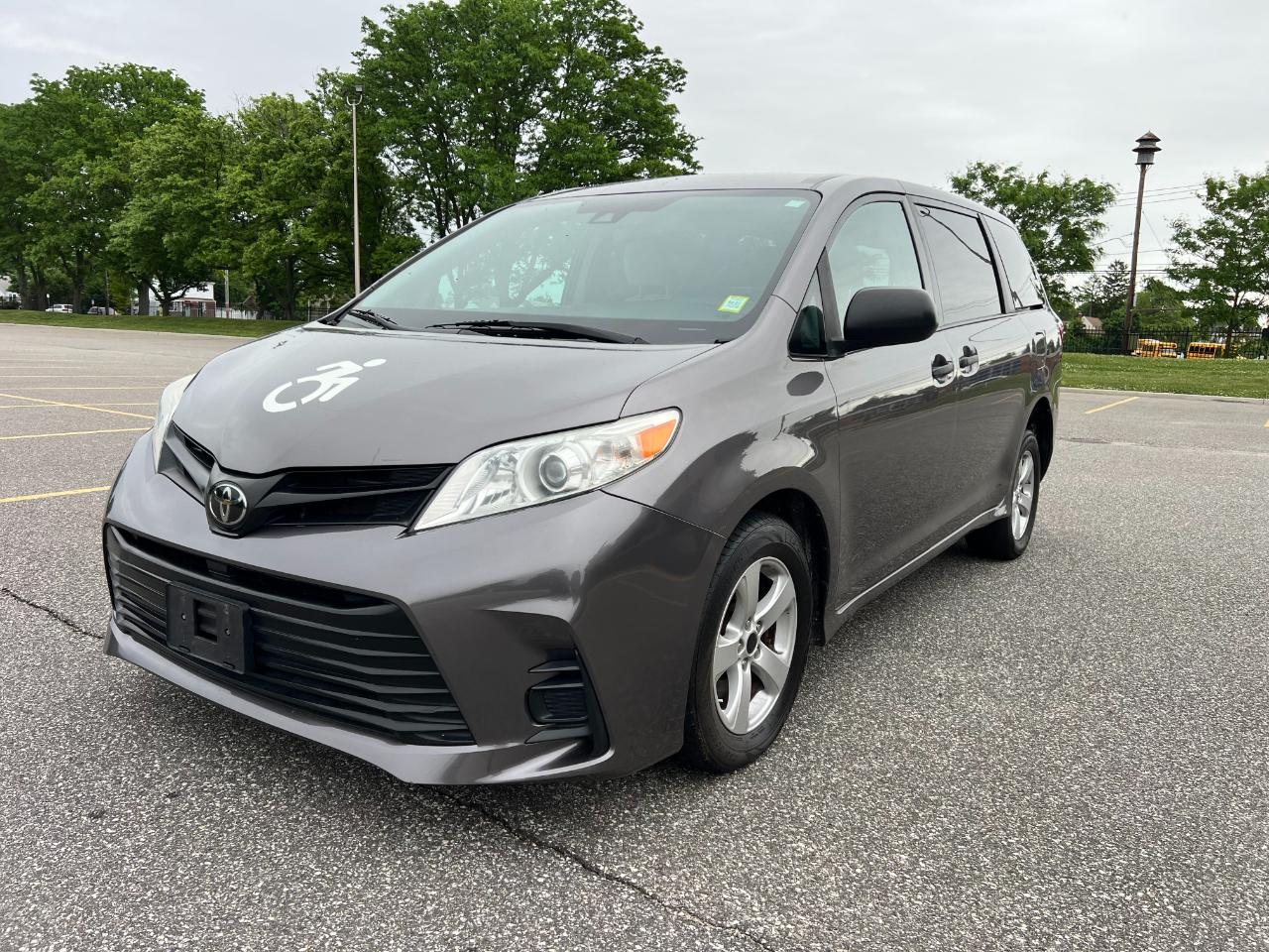 Toyota Sienna LE 7-Passenger Mobility 2020