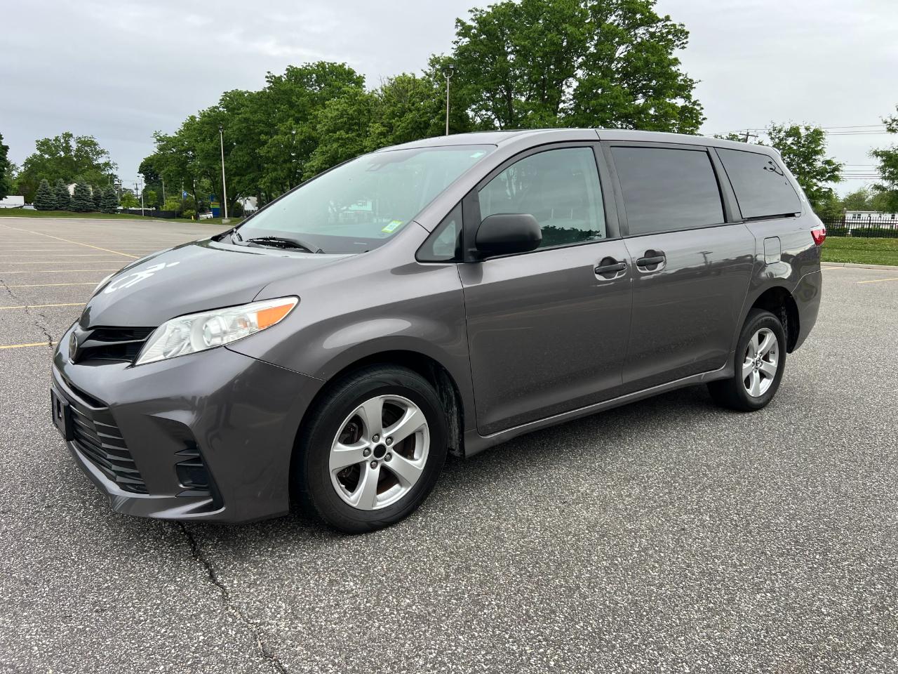 Toyota Sienna LE 7-Passenger Mobility 2020
