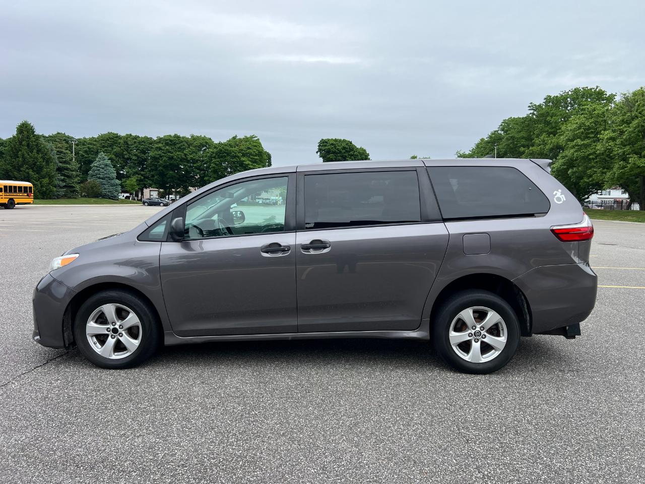 Toyota Sienna LE 7-Passenger Mobility 2020