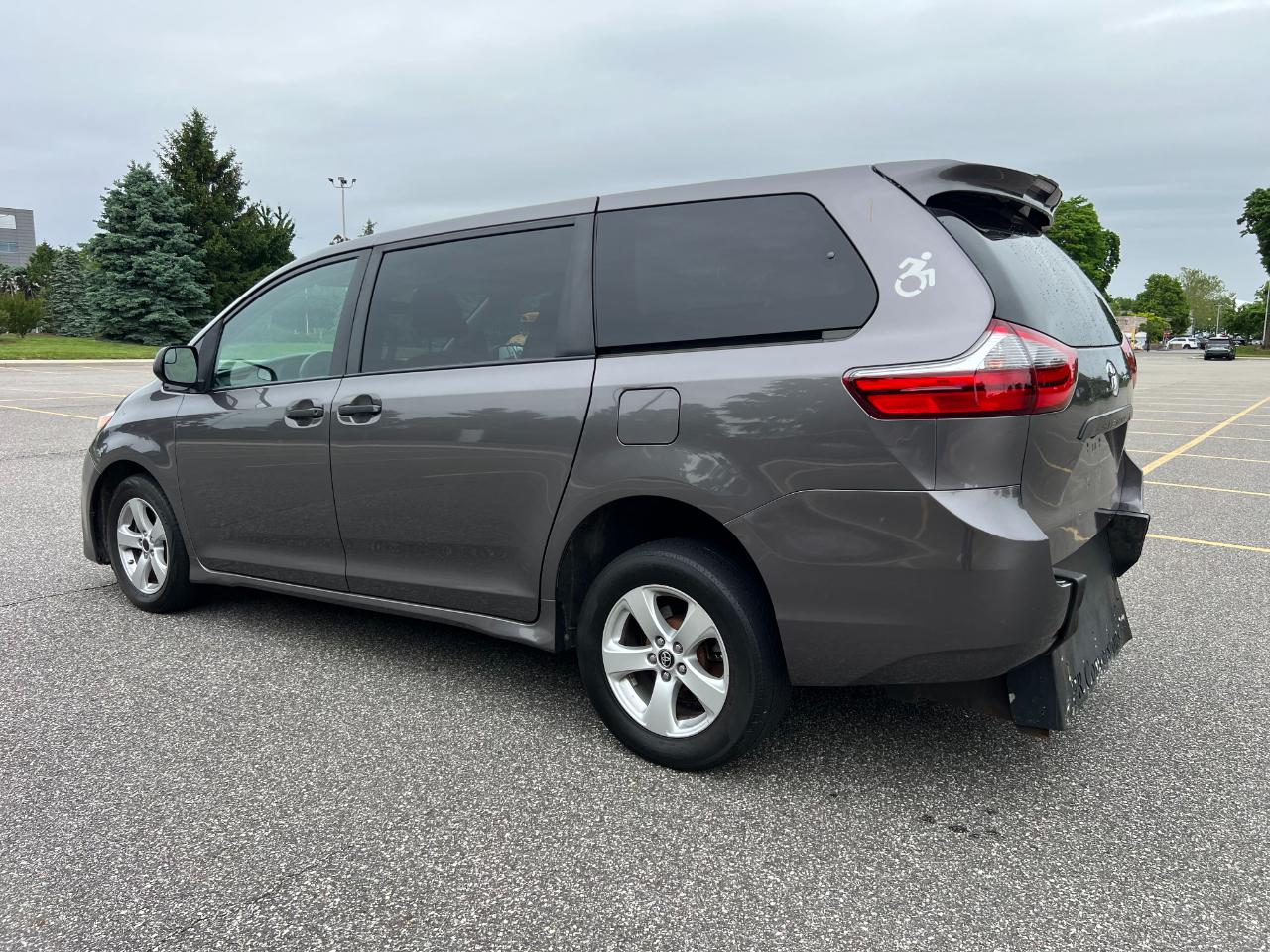 Toyota Sienna LE 7-Passenger Mobility 2020
