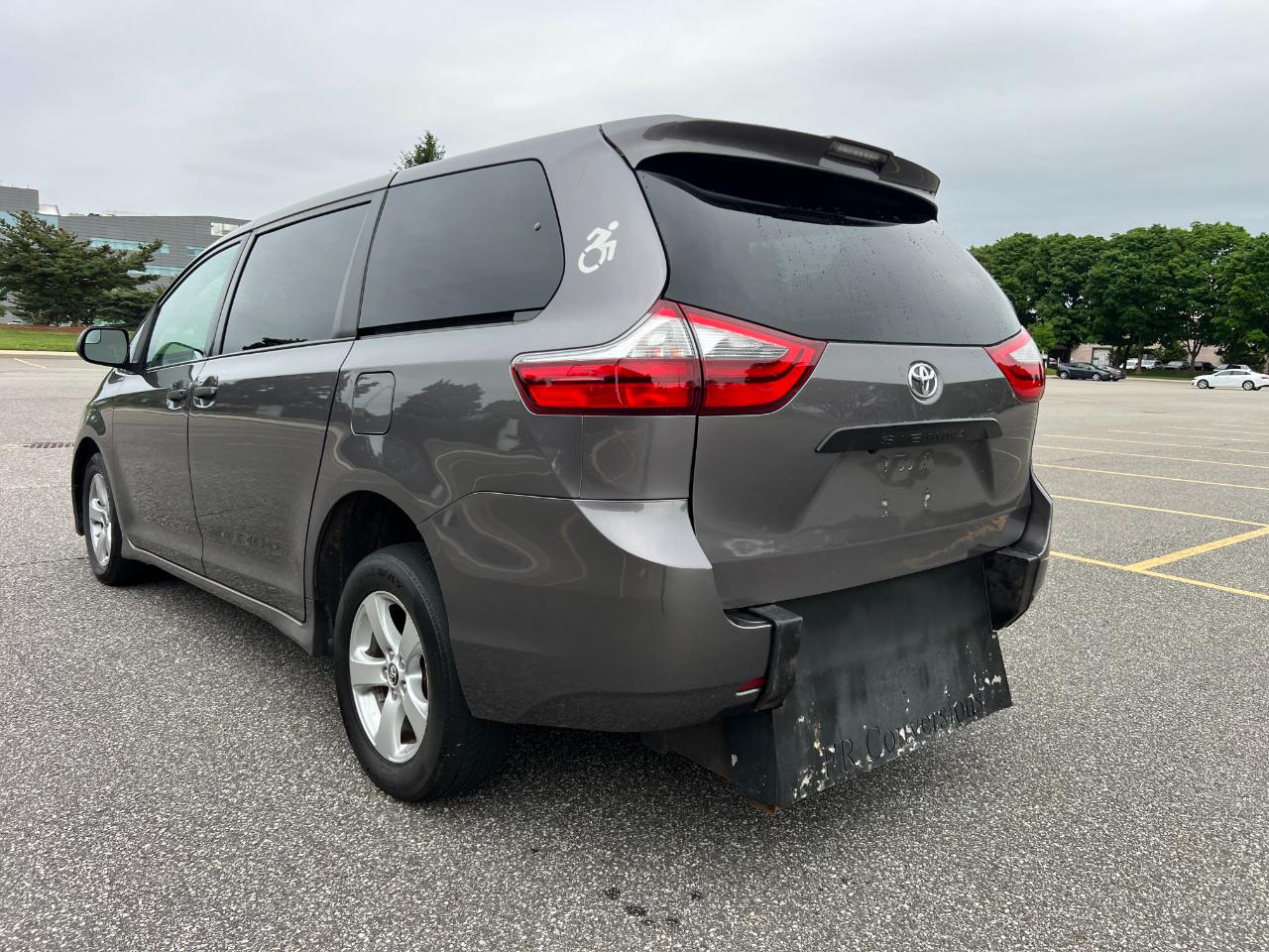 Toyota Sienna LE 7-Passenger Mobility 2020