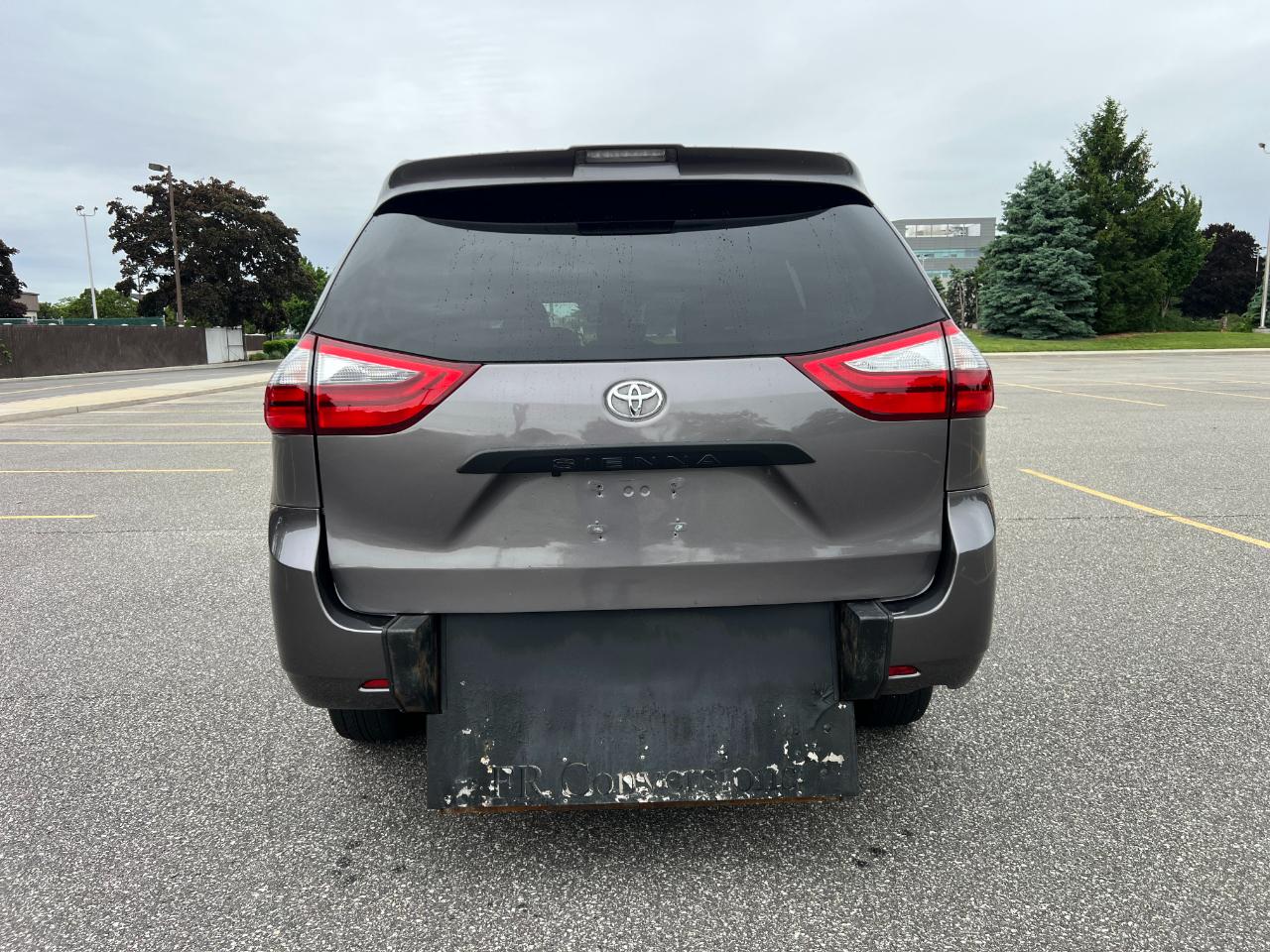 Toyota Sienna LE 7-Passenger Mobility 2020