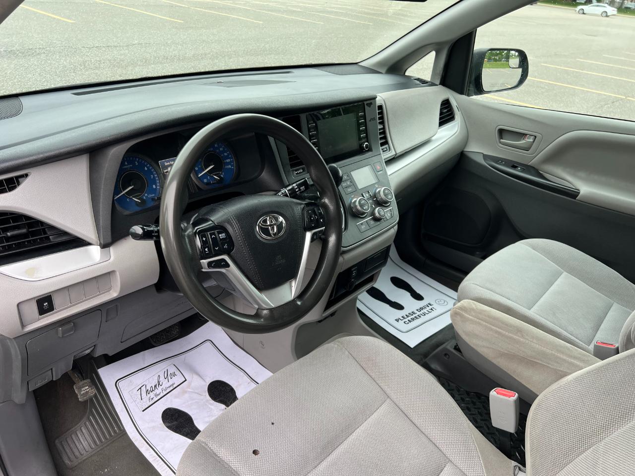 Toyota Sienna LE 7-Passenger Mobility 2020