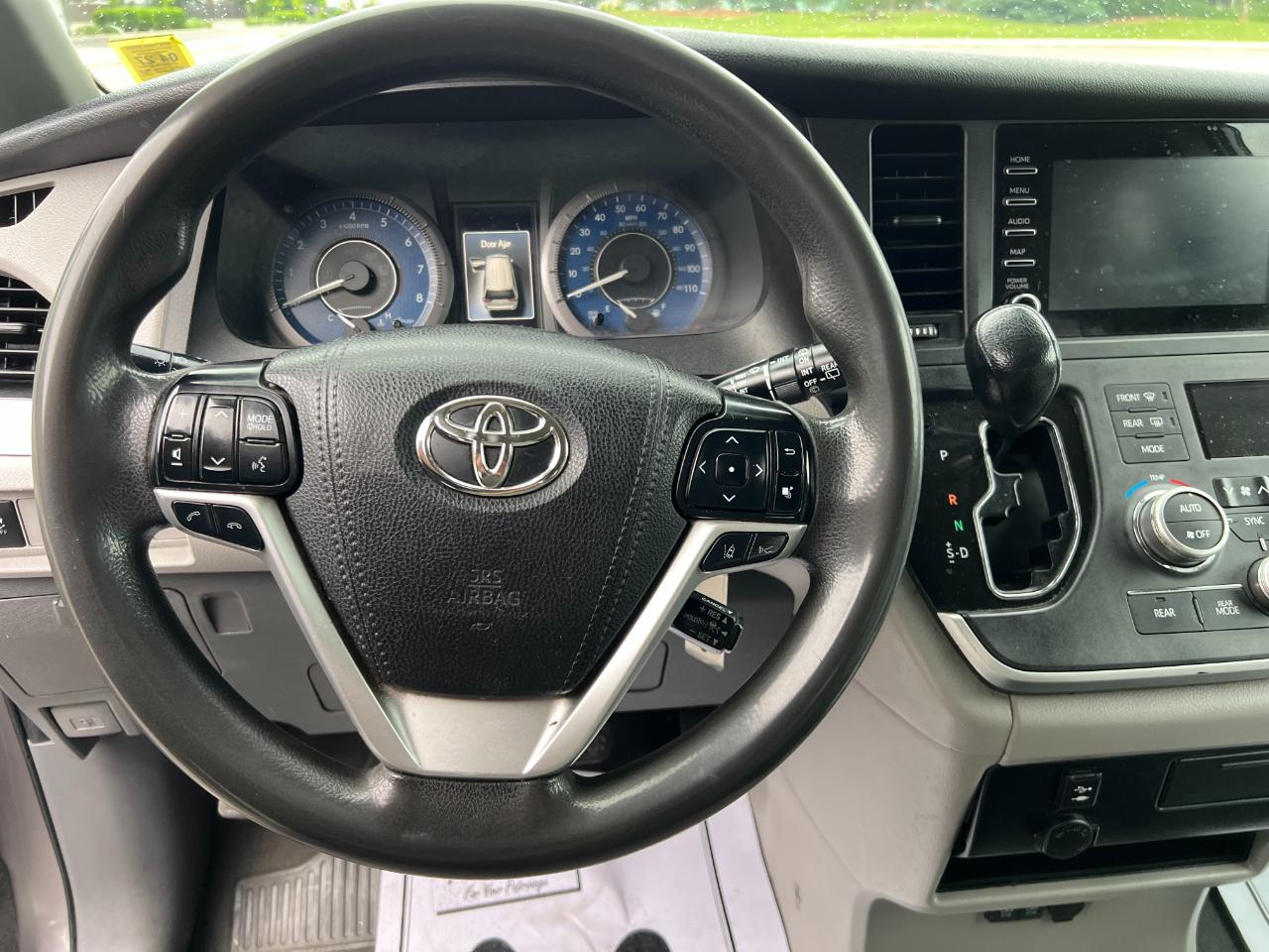 Toyota Sienna LE 7-Passenger Mobility 2020