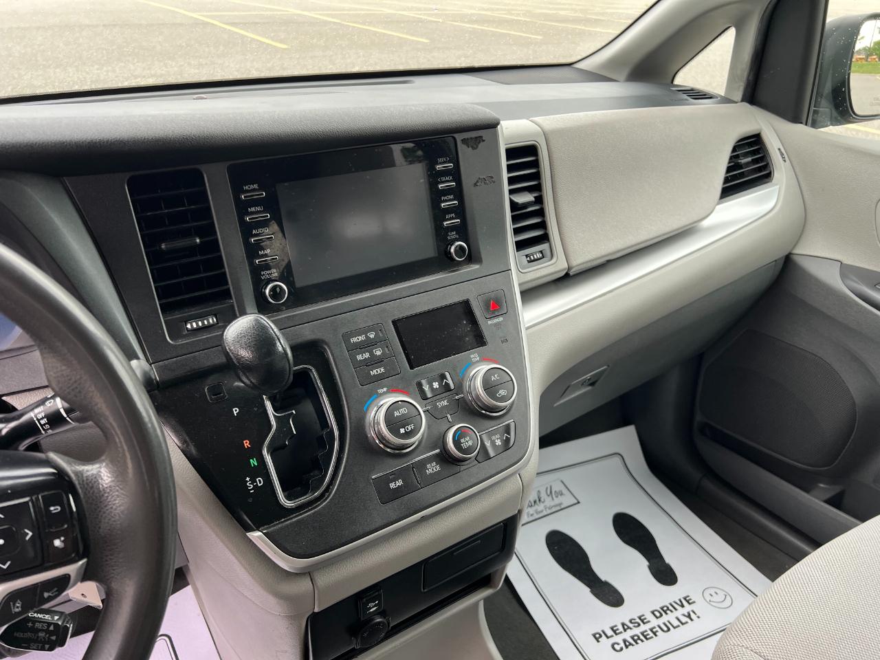 Toyota Sienna LE 7-Passenger Mobility 2020