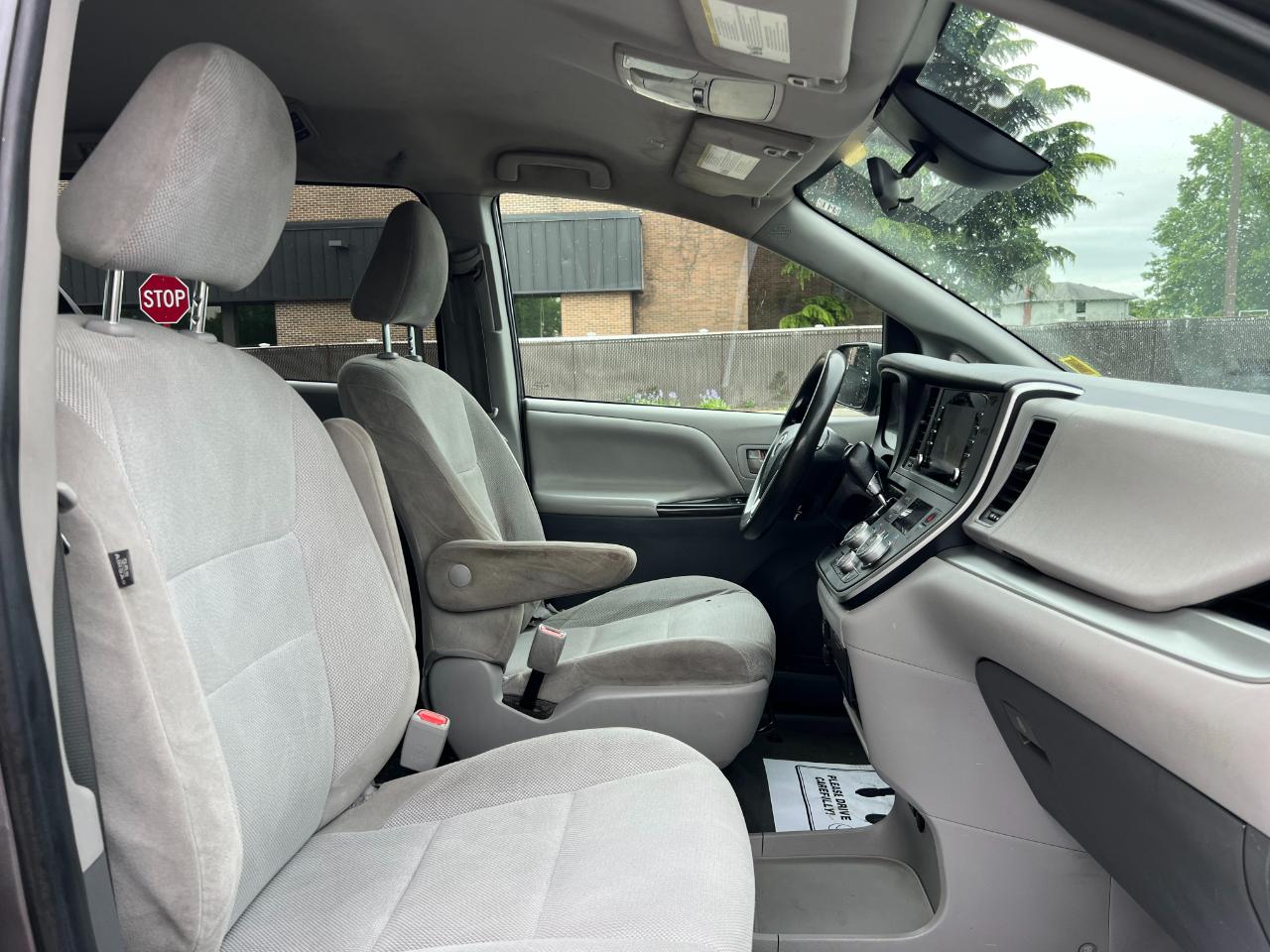 Toyota Sienna LE 7-Passenger Mobility 2020