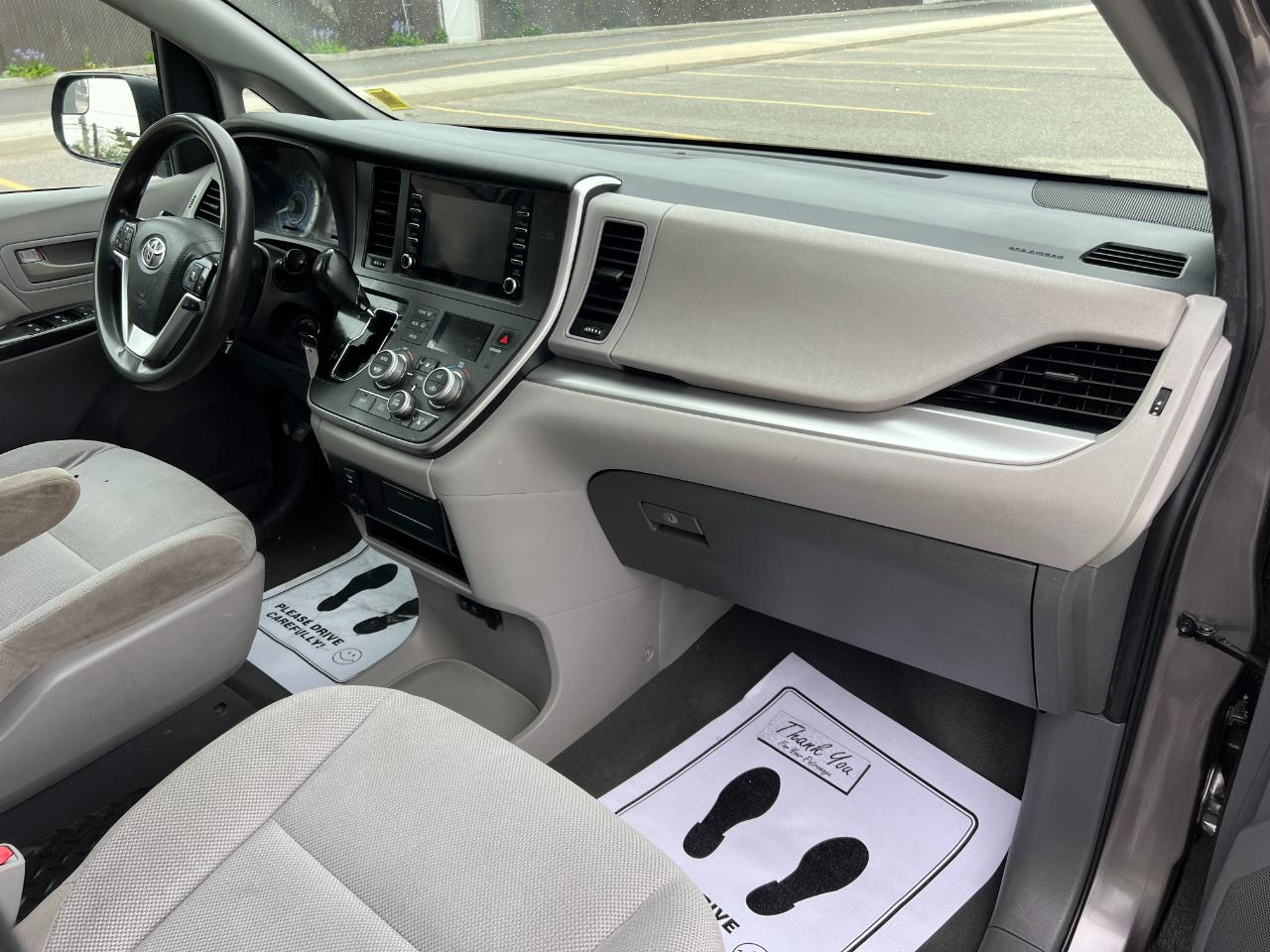 Toyota Sienna LE 7-Passenger Mobility 2020