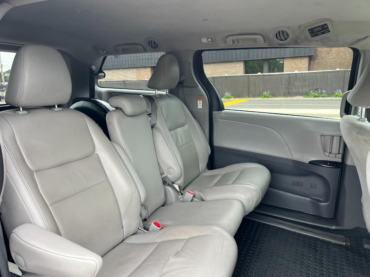 Toyota Sienna LE 7-Passenger Mobility 2020