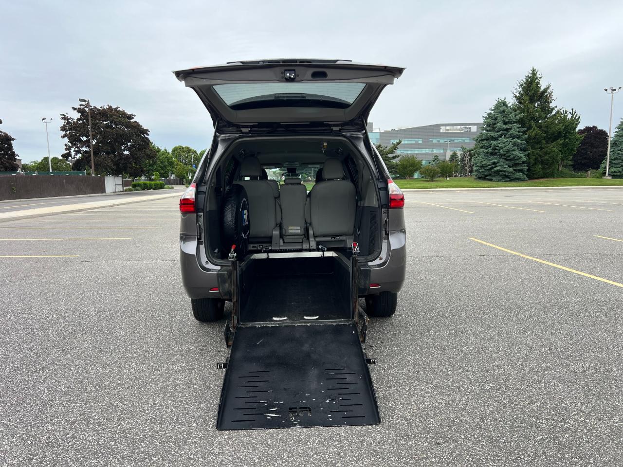Toyota Sienna LE 7-Passenger Mobility 2020
