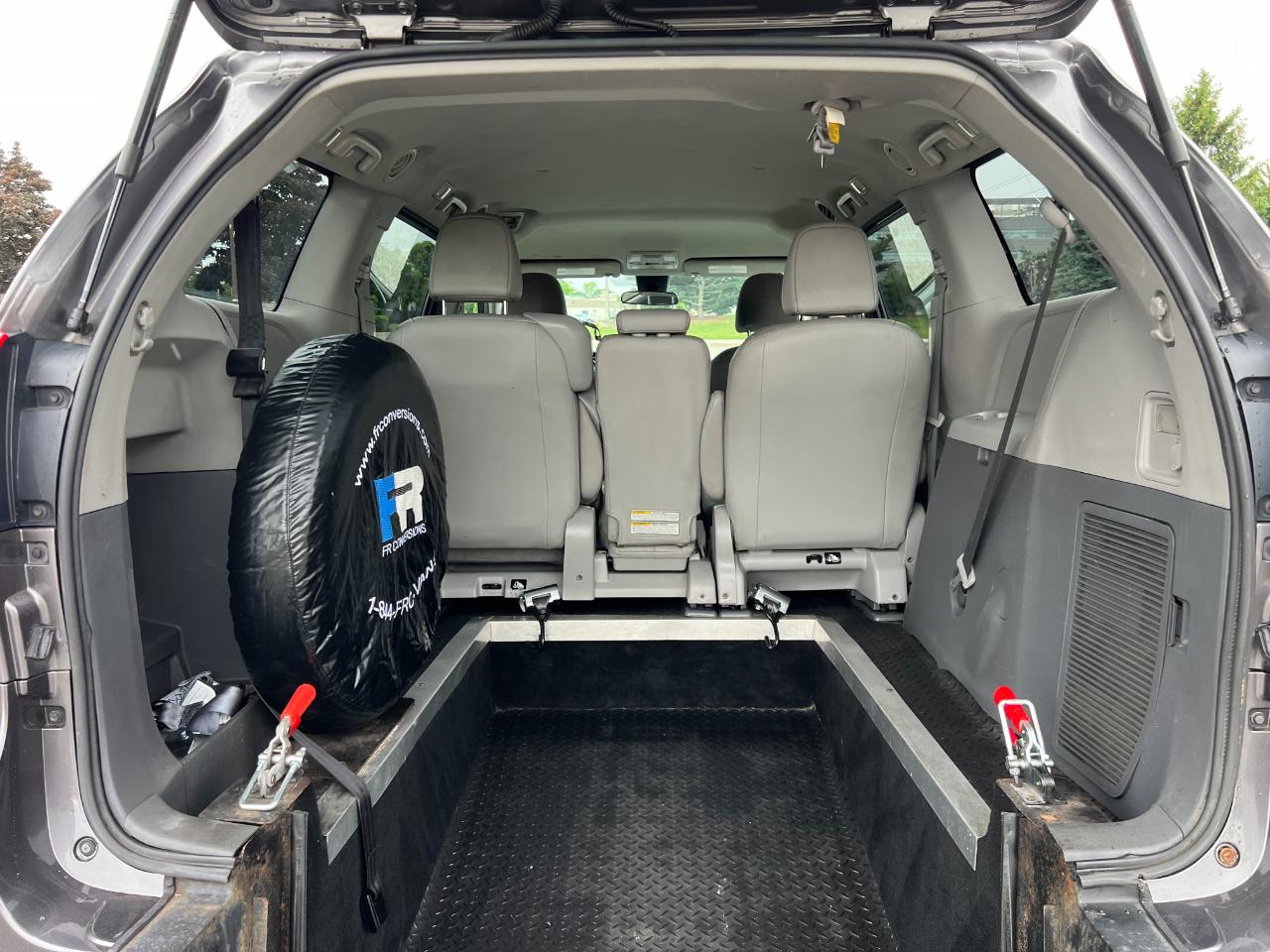 Toyota Sienna LE 7-Passenger Mobility 2020