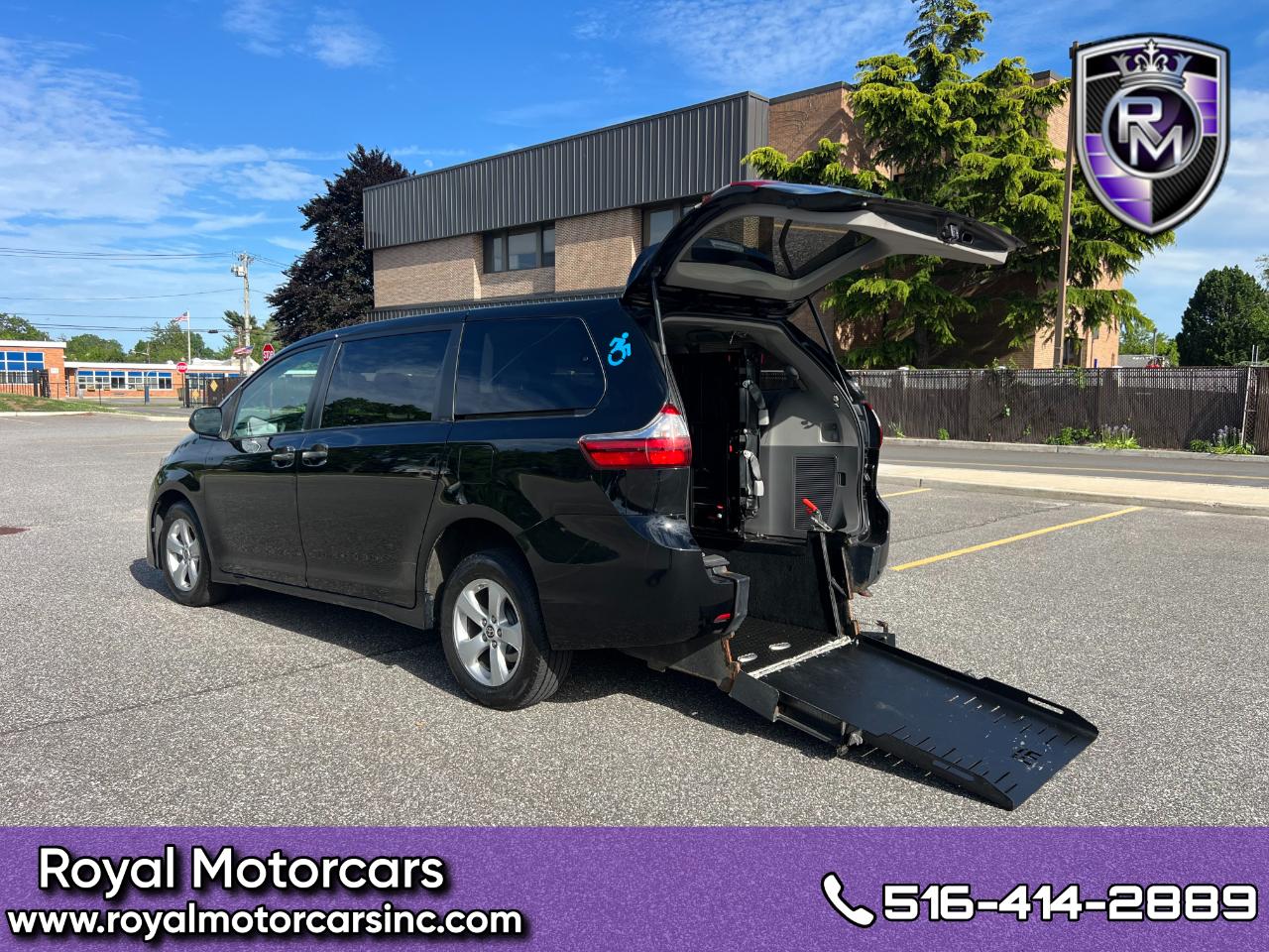 Toyota Sienna LE 7-Passenger Mobility 2020