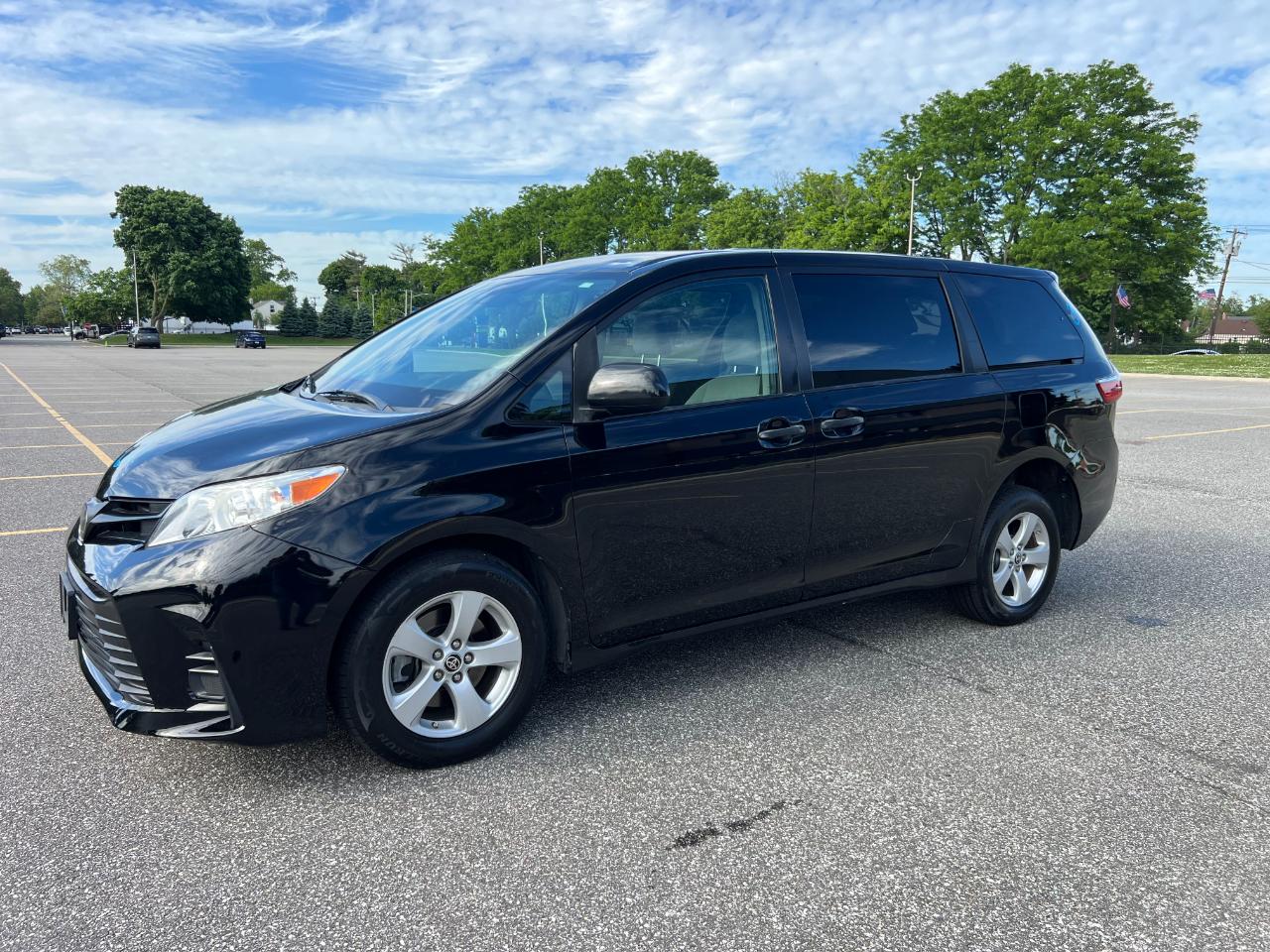 Toyota Sienna LE 7-Passenger Mobility 2020