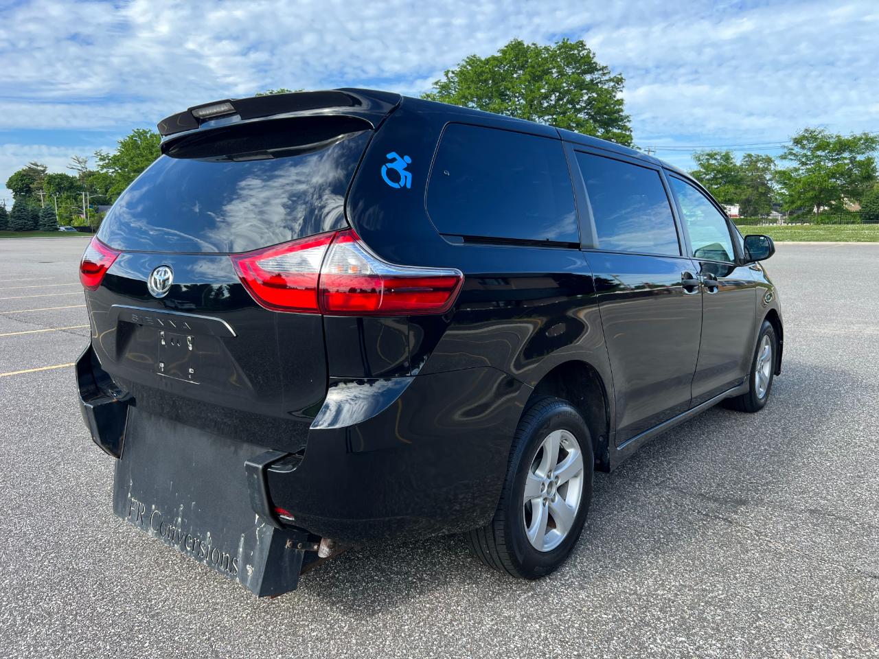 Toyota Sienna LE 7-Passenger Mobility 2020