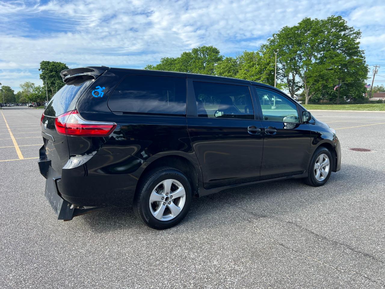 Toyota Sienna LE 7-Passenger Mobility 2020