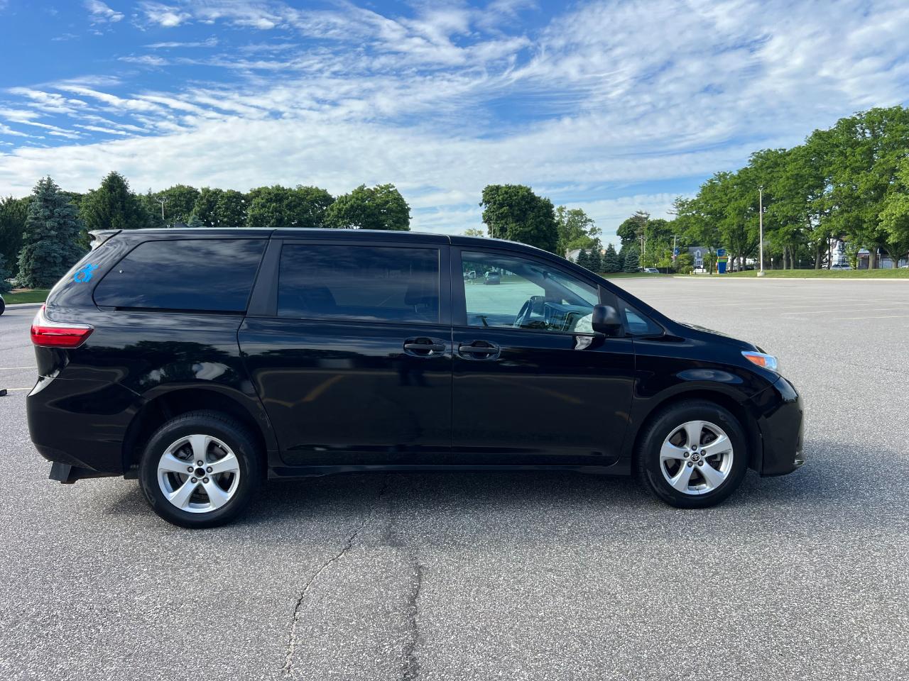 Toyota Sienna LE 7-Passenger Mobility 2020