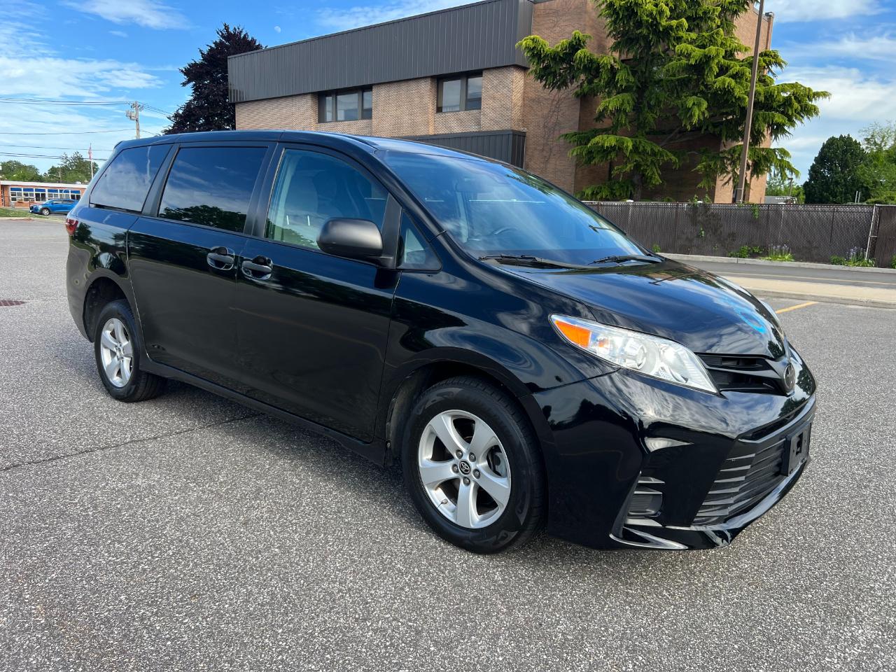 Toyota Sienna LE 7-Passenger Mobility 2020