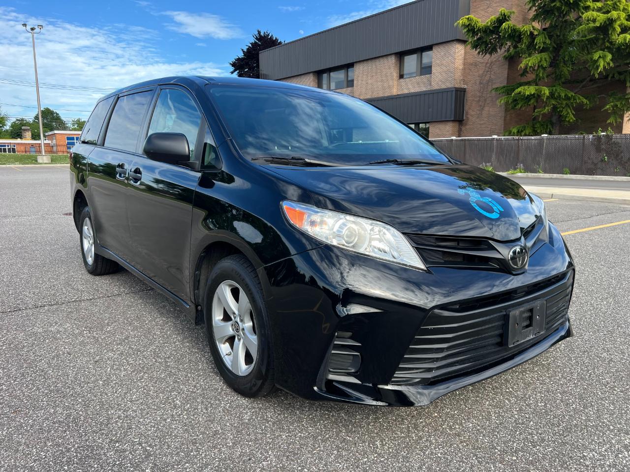 Toyota Sienna LE 7-Passenger Mobility 2020