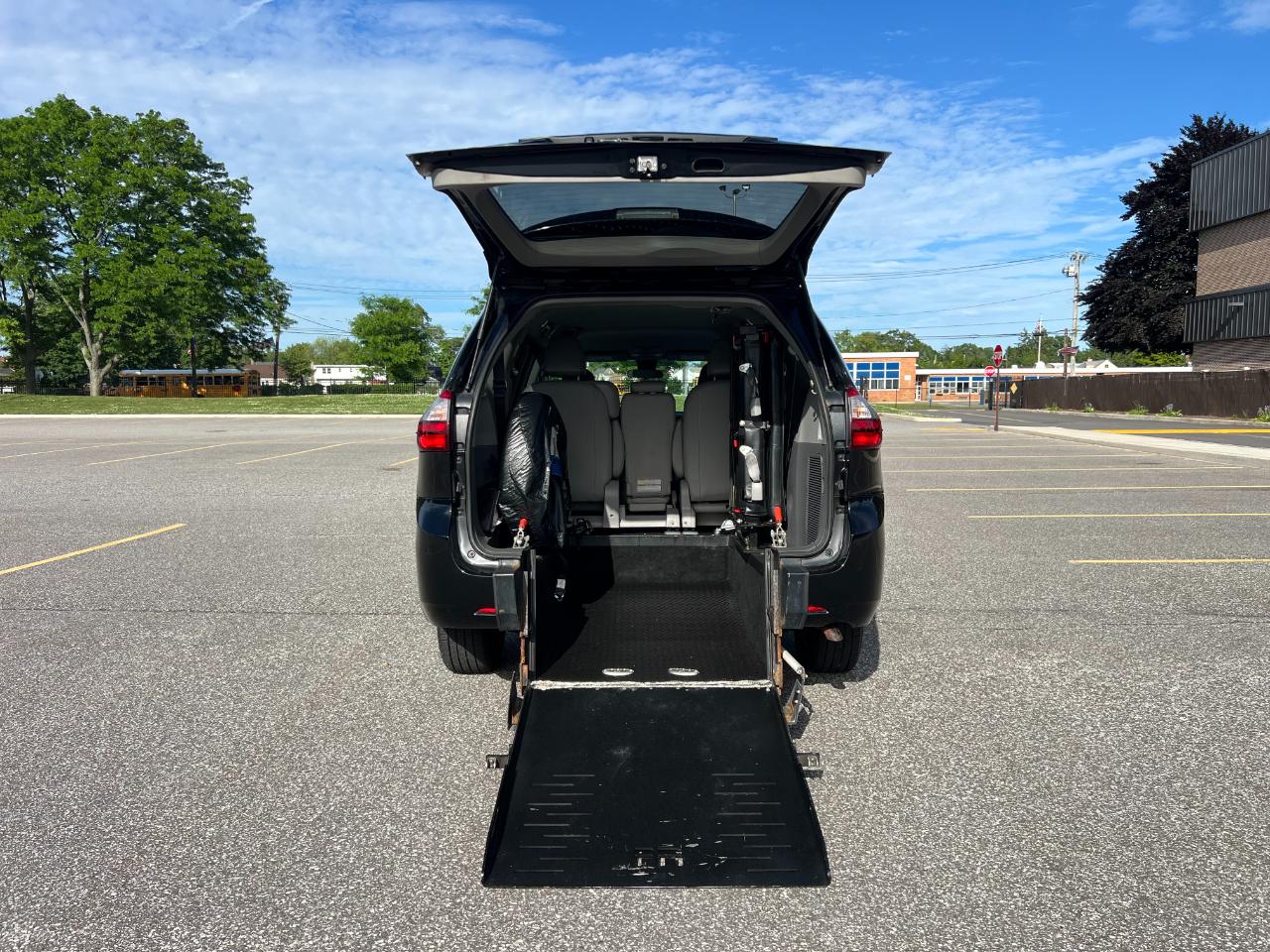 Toyota Sienna LE 7-Passenger Mobility 2020