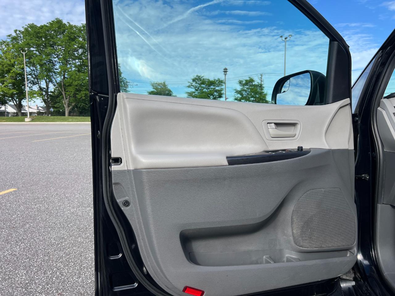 Toyota Sienna LE 7-Passenger Mobility 2020