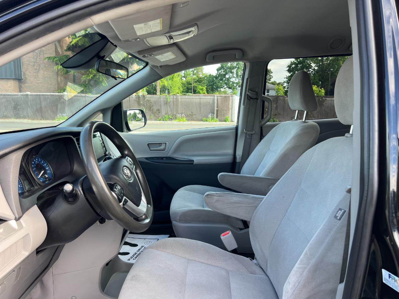 Toyota Sienna LE 7-Passenger Mobility 2020