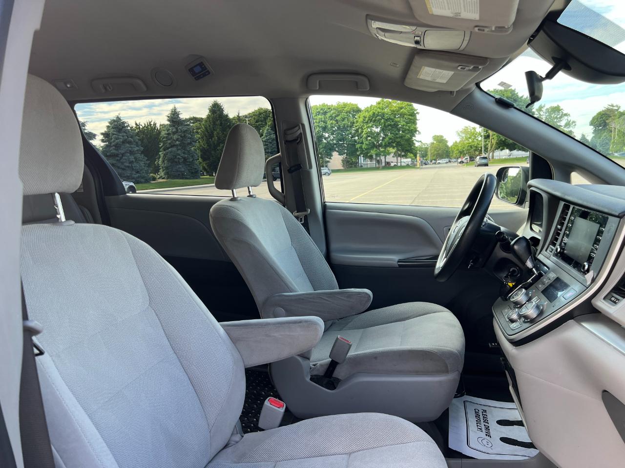 Toyota Sienna LE 7-Passenger Mobility 2020