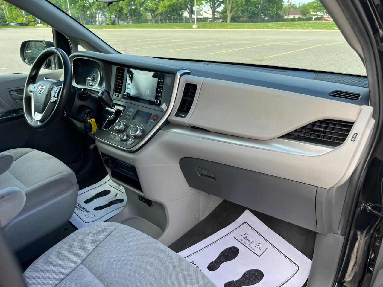 Toyota Sienna LE 7-Passenger Mobility 2020