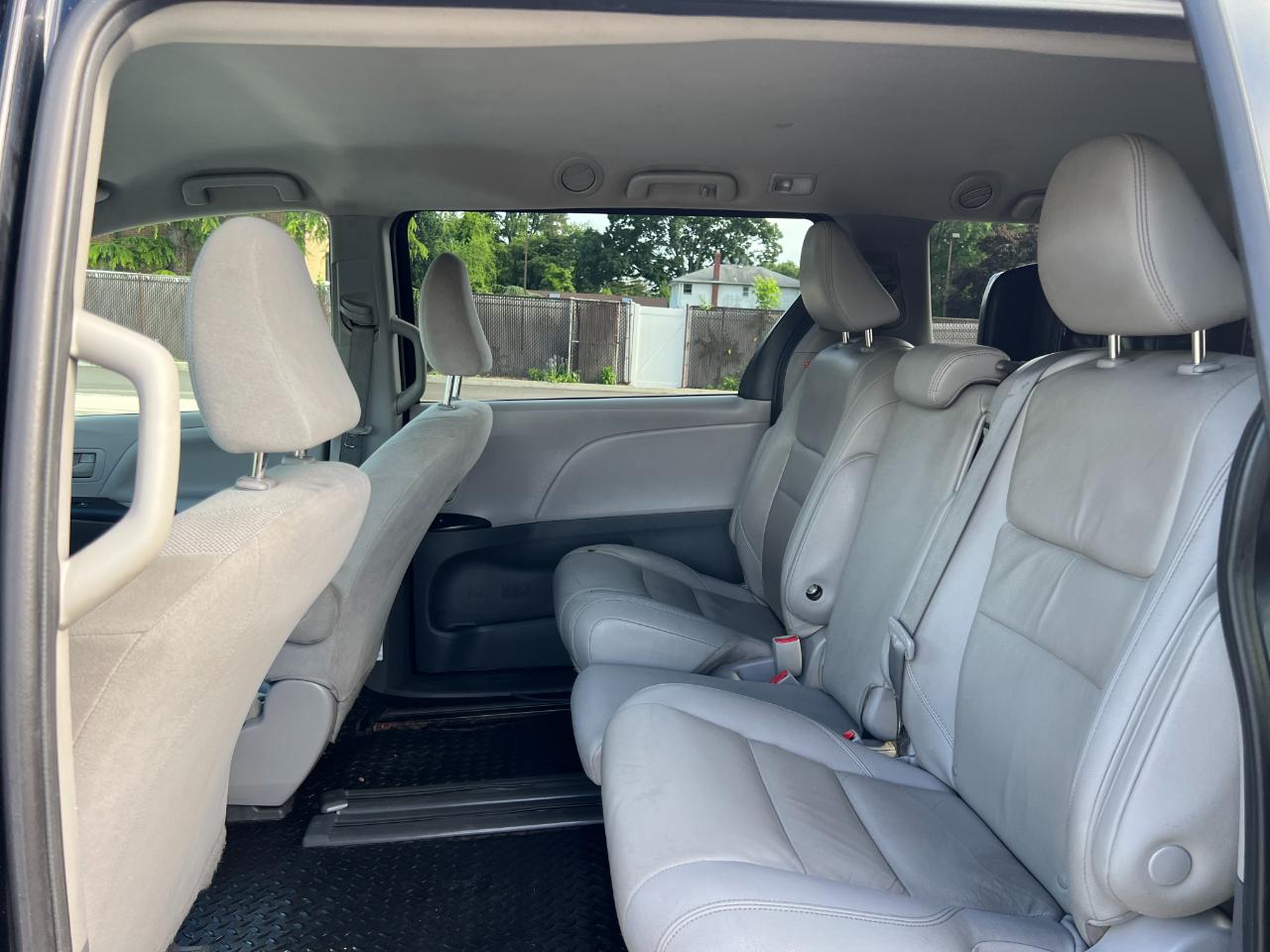Toyota Sienna LE 7-Passenger Mobility 2020