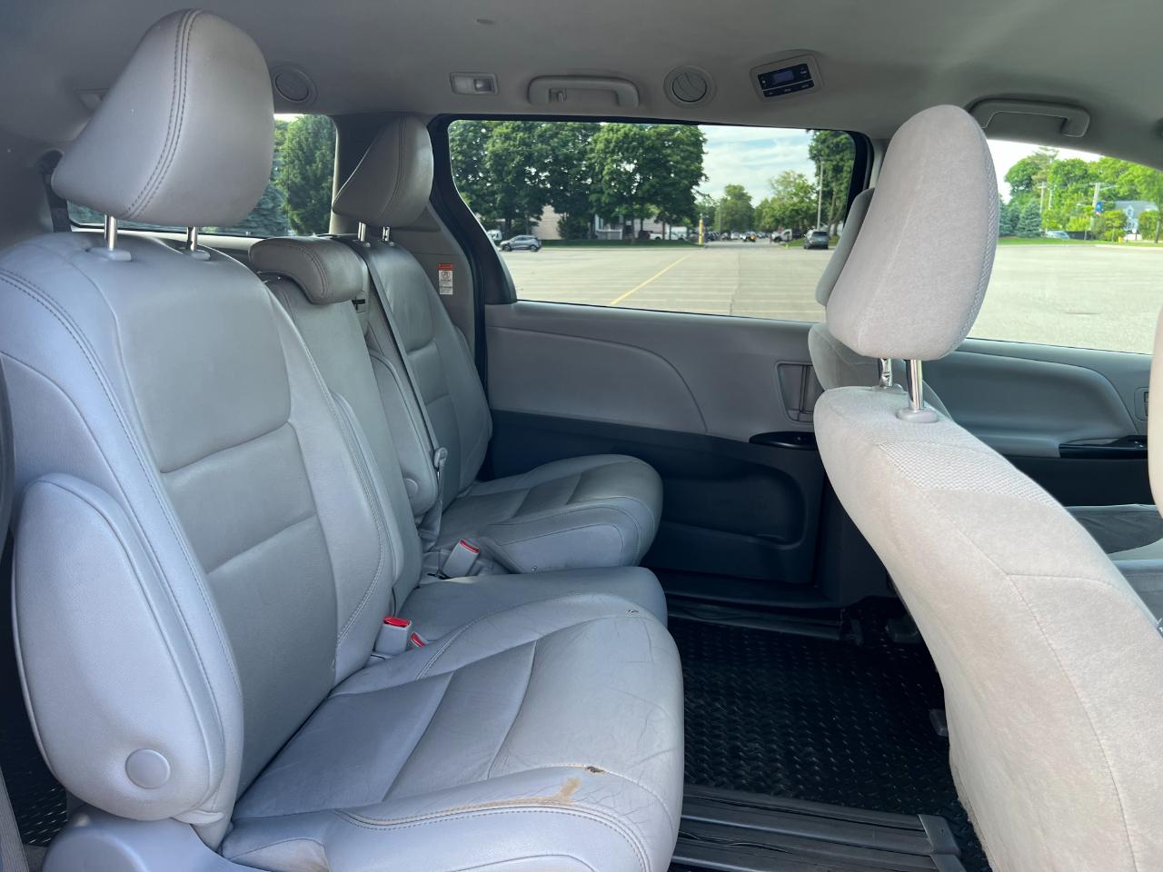 Toyota Sienna LE 7-Passenger Mobility 2020