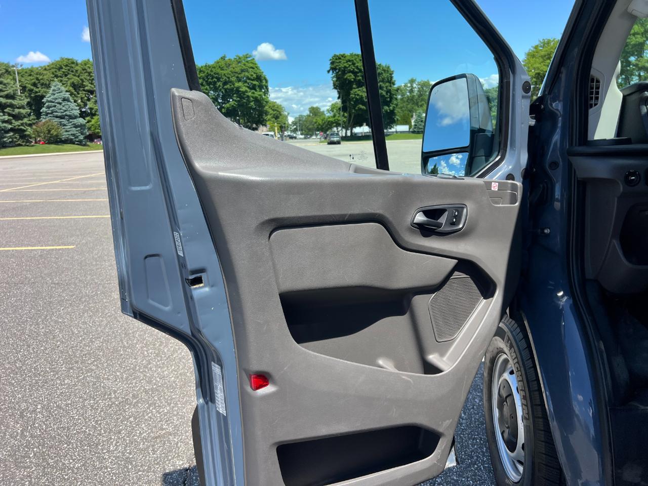 Ford Transit 250 Van High Roof w/Sliding Pass. 148-in. WB EL 2020