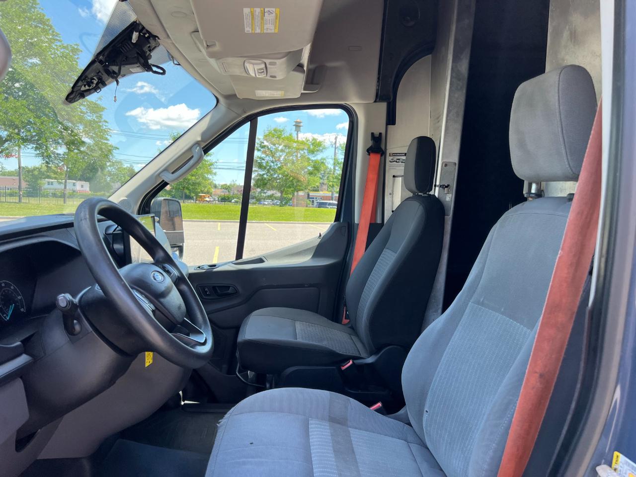 Ford Transit 250 Van High Roof w/Sliding Pass. 148-in. WB EL 2020