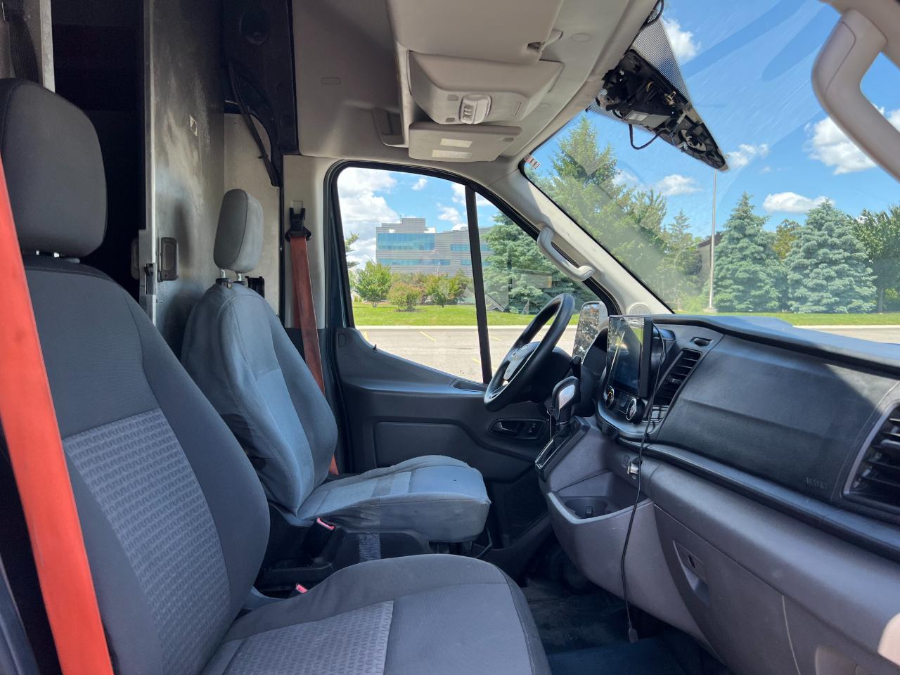 Ford Transit 250 Van High Roof w/Sliding Pass. 148-in. WB EL 2020