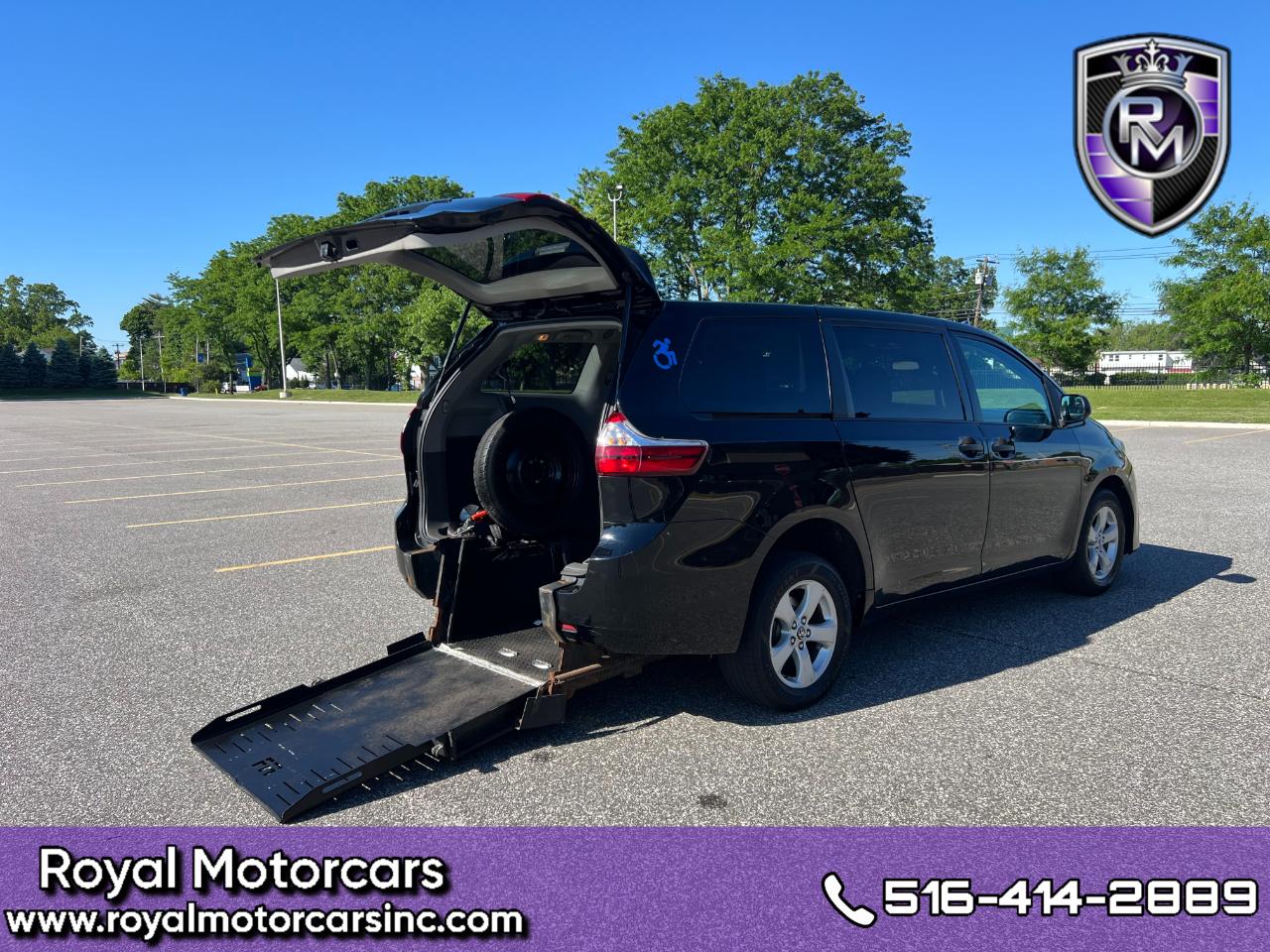 2020 Toyota Sienna LE 7-Passenger Mobility