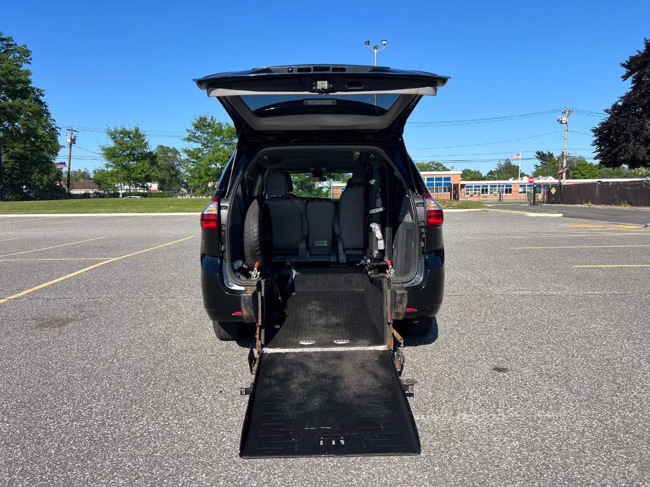 Toyota Sienna LE 7-Passenger Mobility 2020