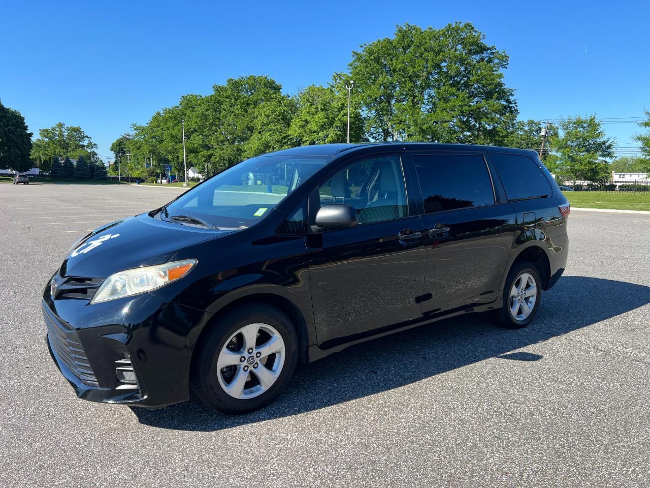 Toyota Sienna LE 7-Passenger Mobility 2020