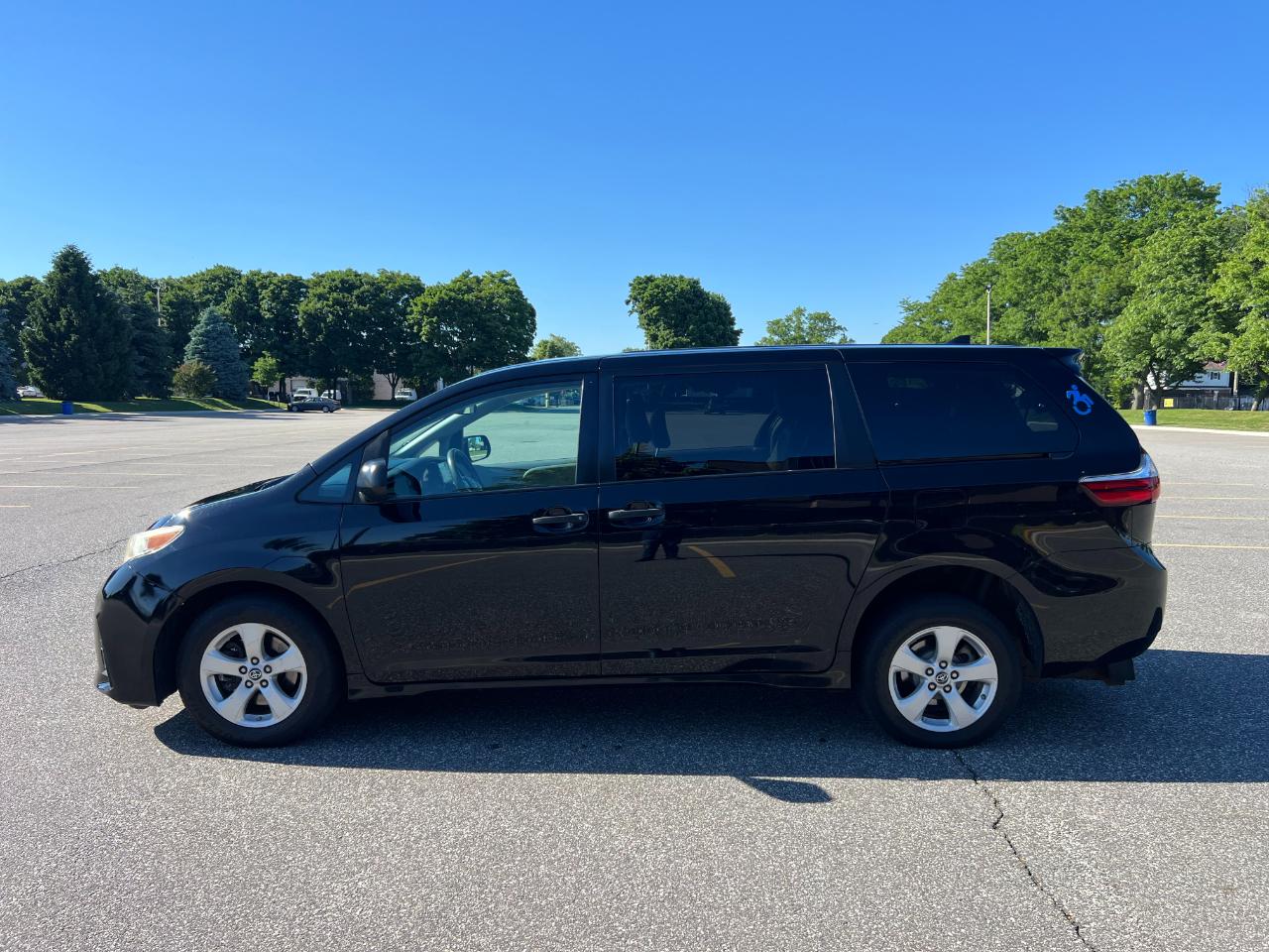 Toyota Sienna LE 7-Passenger Mobility 2020