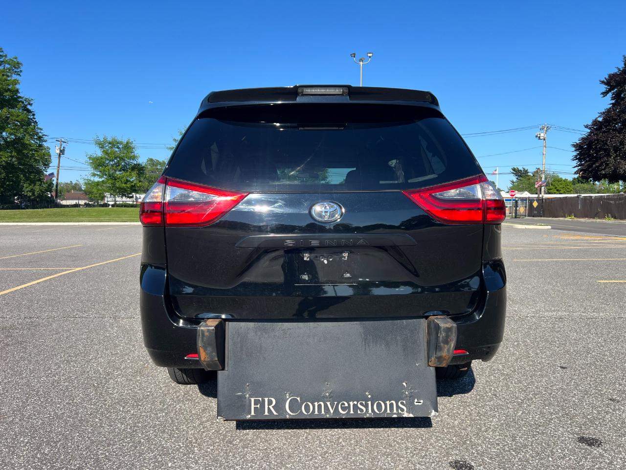 Toyota Sienna LE 7-Passenger Mobility 2020