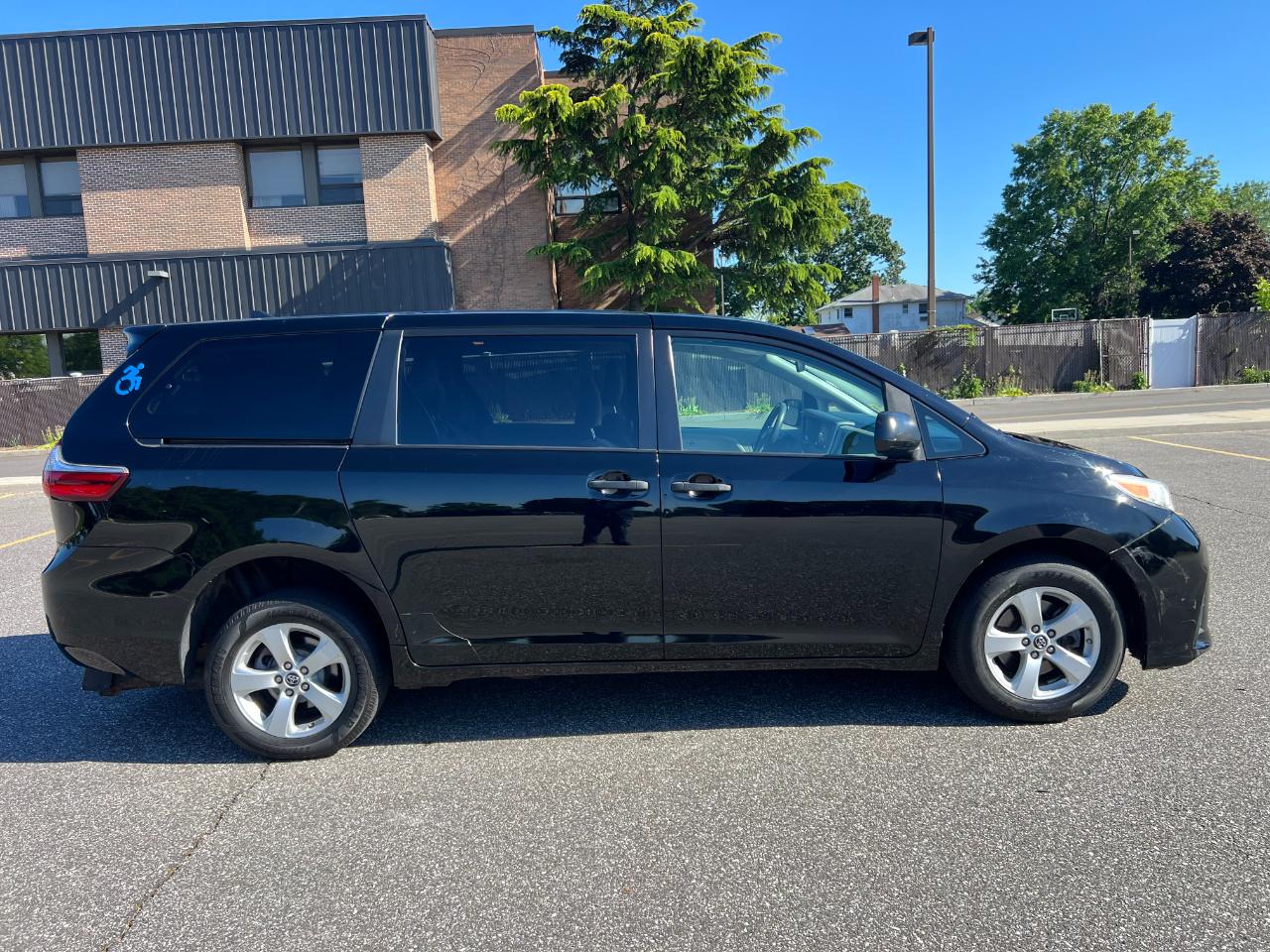 Toyota Sienna LE 7-Passenger Mobility 2020