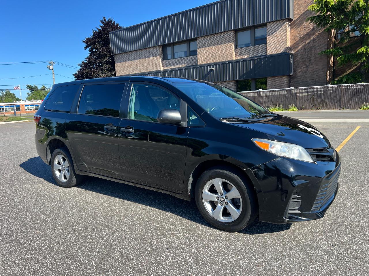 Toyota Sienna LE 7-Passenger Mobility 2020