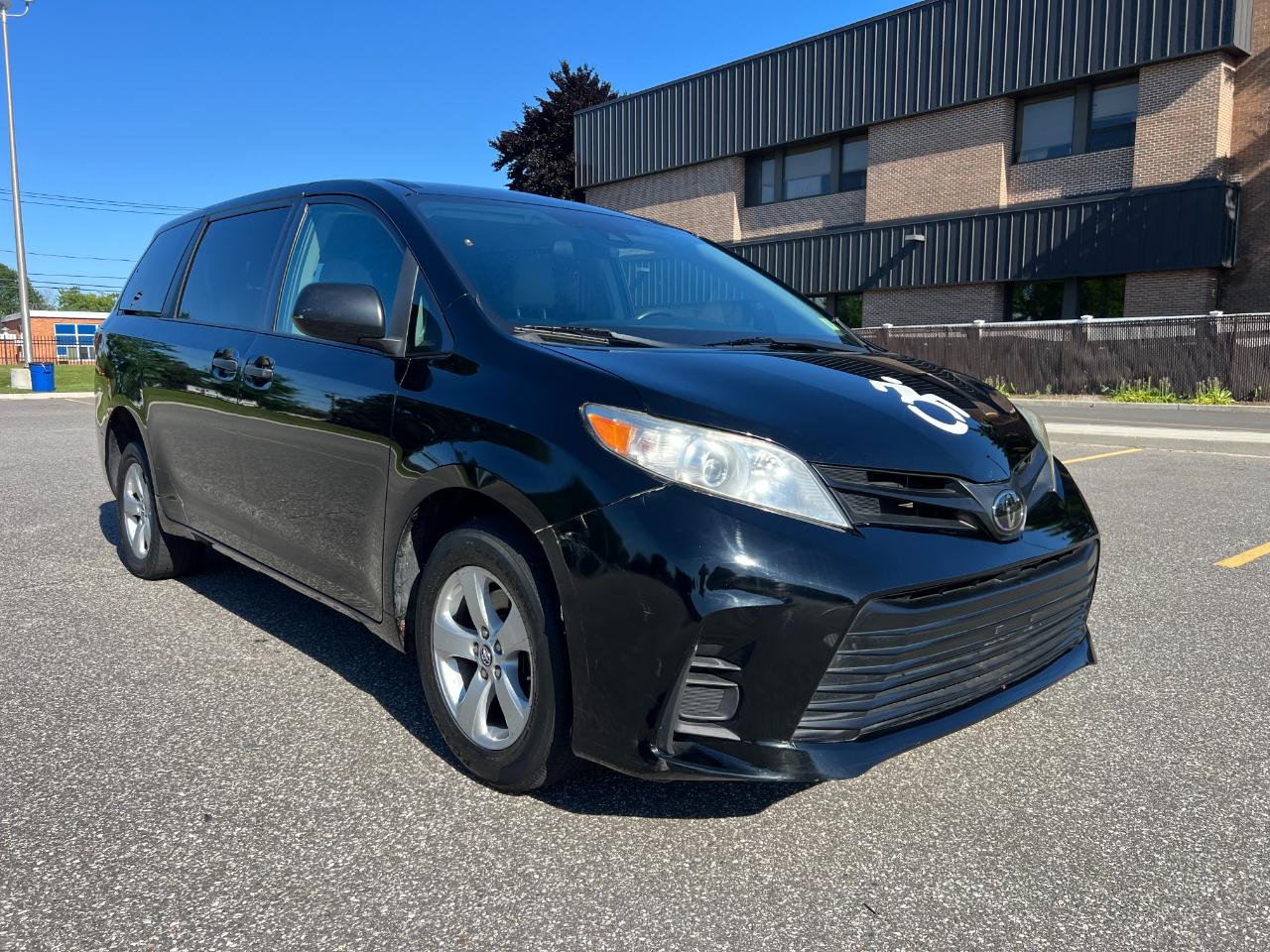 Toyota Sienna LE 7-Passenger Mobility 2020