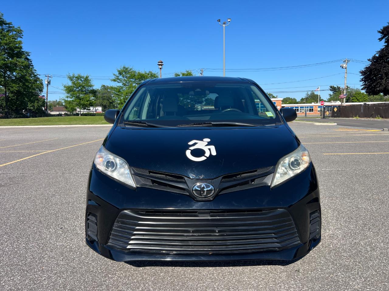 Toyota Sienna LE 7-Passenger Mobility 2020