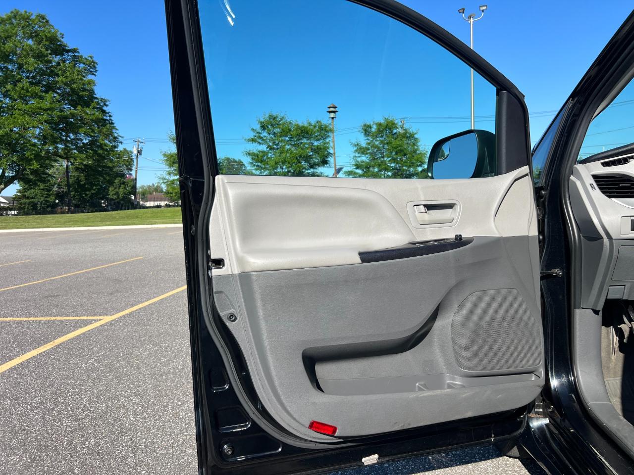 Toyota Sienna LE 7-Passenger Mobility 2020