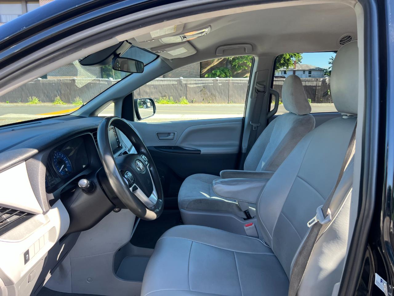 Toyota Sienna LE 7-Passenger Mobility 2020