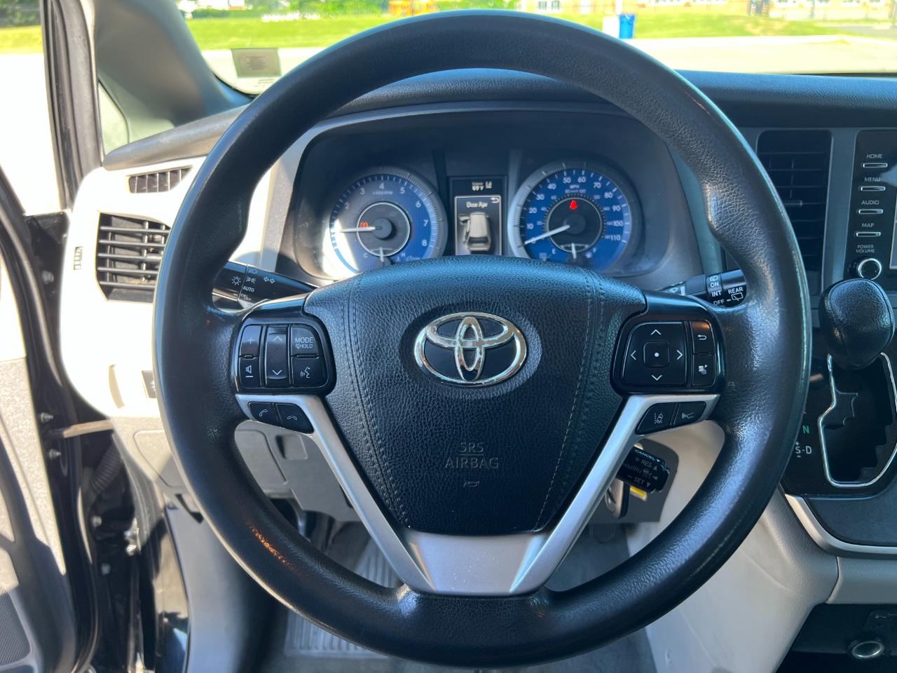 Toyota Sienna LE 7-Passenger Mobility 2020