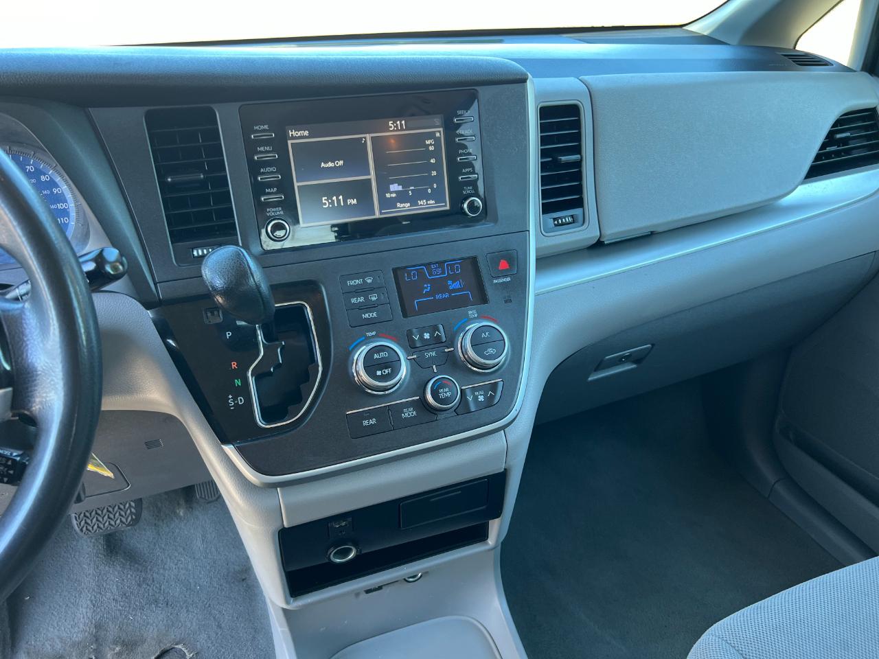 Toyota Sienna LE 7-Passenger Mobility 2020