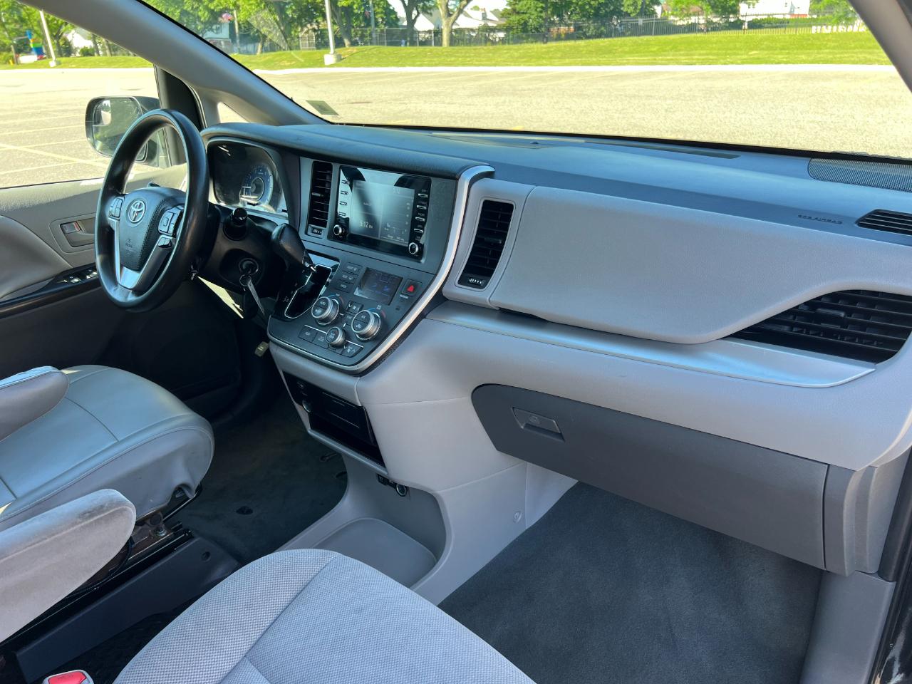 Toyota Sienna LE 7-Passenger Mobility 2020